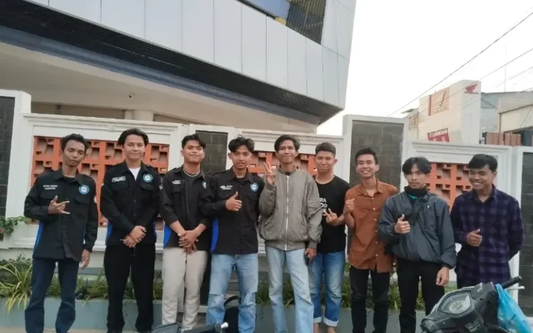 berita-himatel-istp-berbagi-takjil